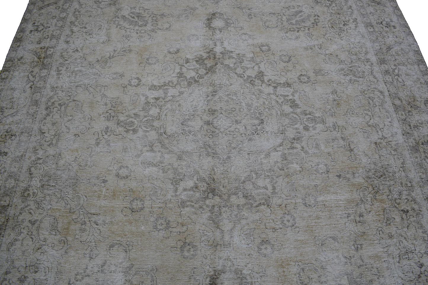 DISTRESSED VINTAGE PERSIAN RUG 09:    2830x3720mm